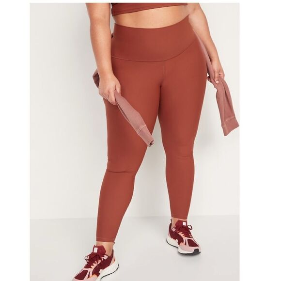 Old Navy Extra High Waisted Powersoft Hidden Pocket Leggings - Picture 4 of 11